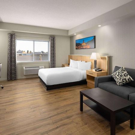 Baymont By Wyndham West Edmonton Hotel Екстериор снимка