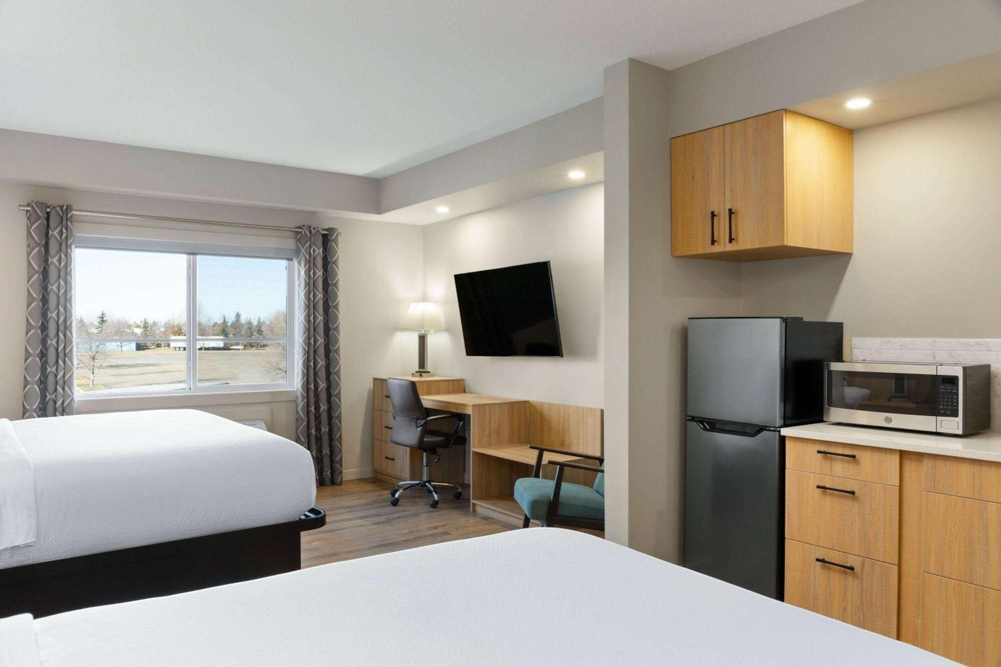 Baymont By Wyndham West Edmonton Hotel Екстериор снимка