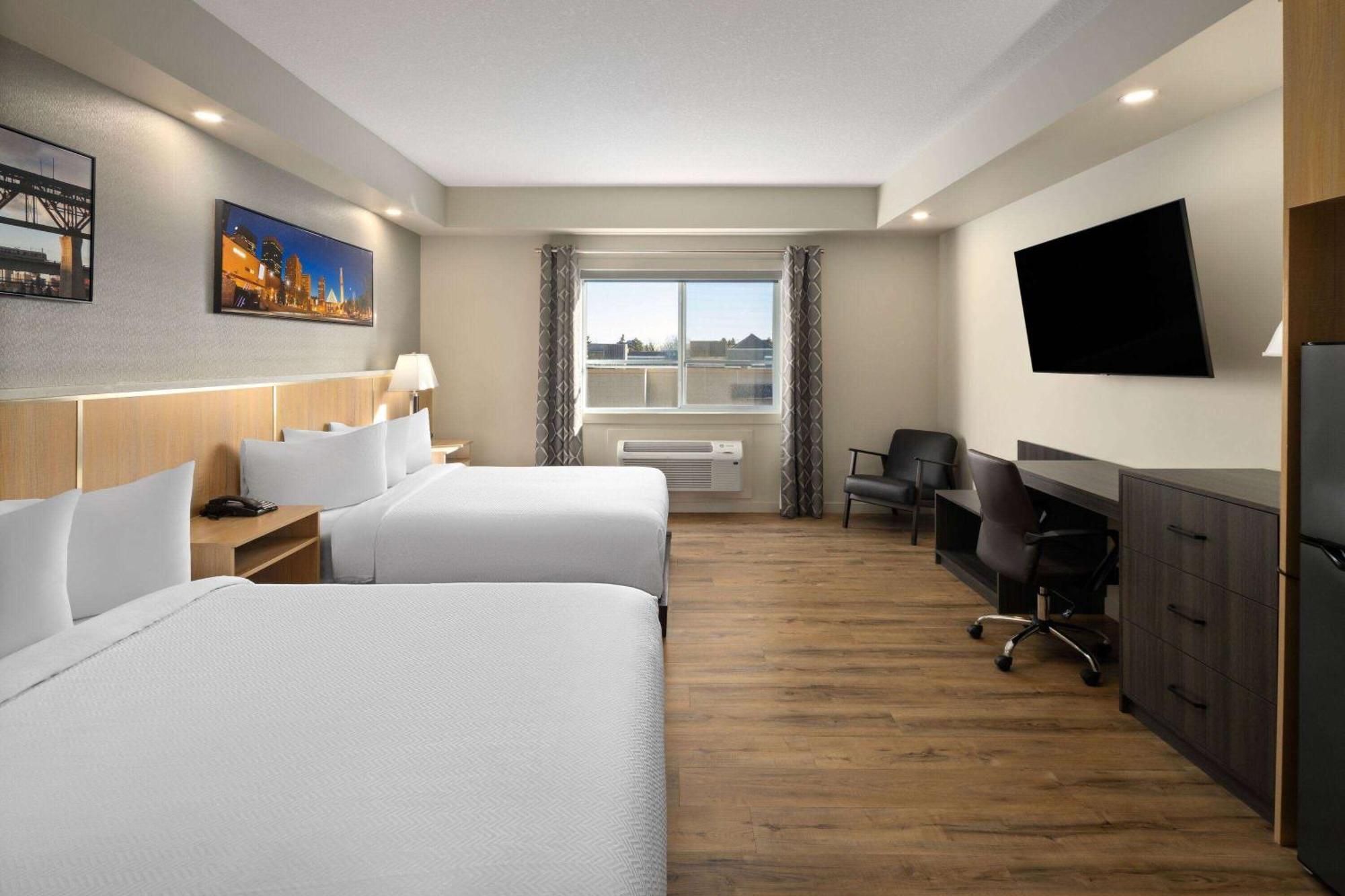 Baymont By Wyndham West Edmonton Hotel Екстериор снимка